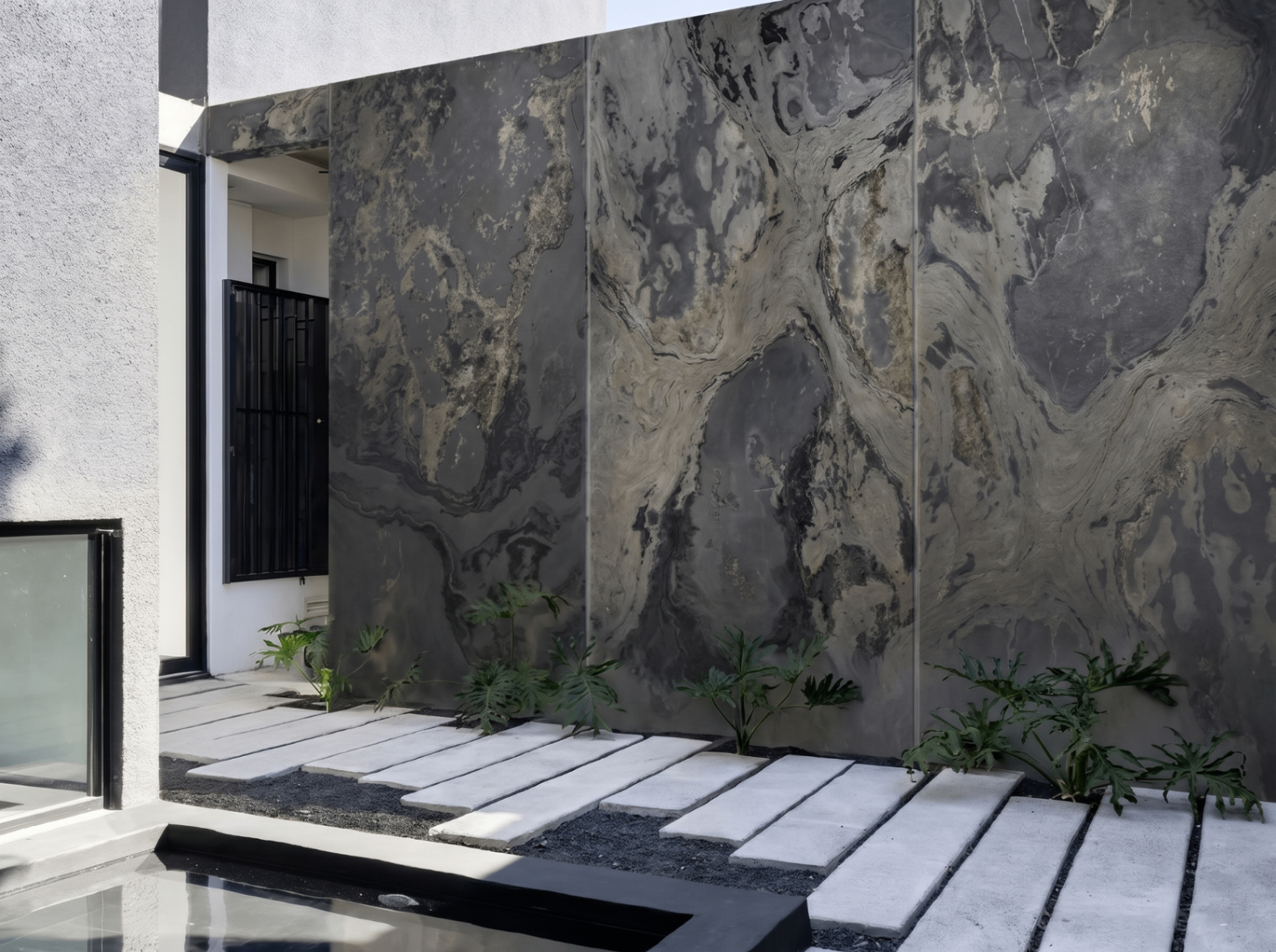 Slim Stone en fachada exterior con acabado gris